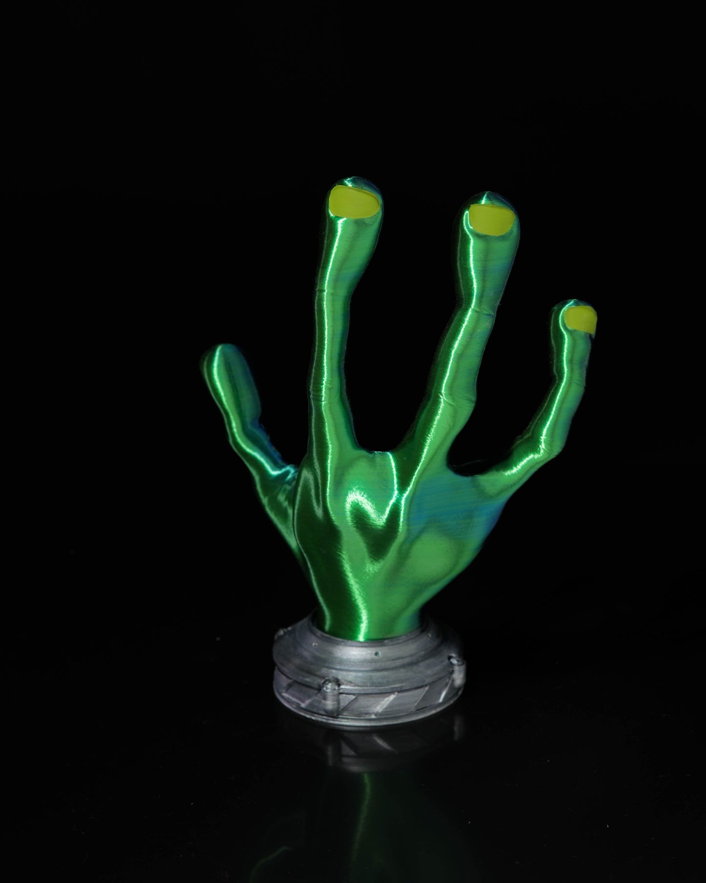 👽 Alien Hand Controller Stand - Futuristic Style